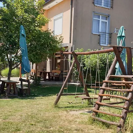 Arcadia 3* Nové Zámky